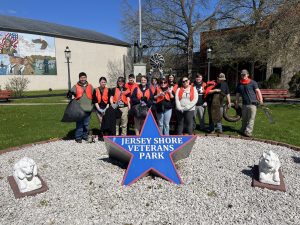 Image of students and staff at Veterans Park